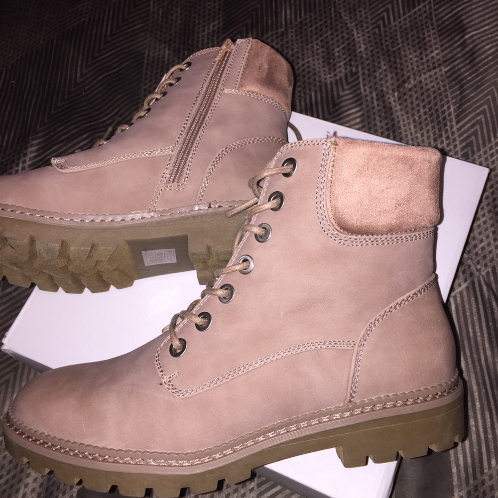 ALDo - Picture 2 of 7